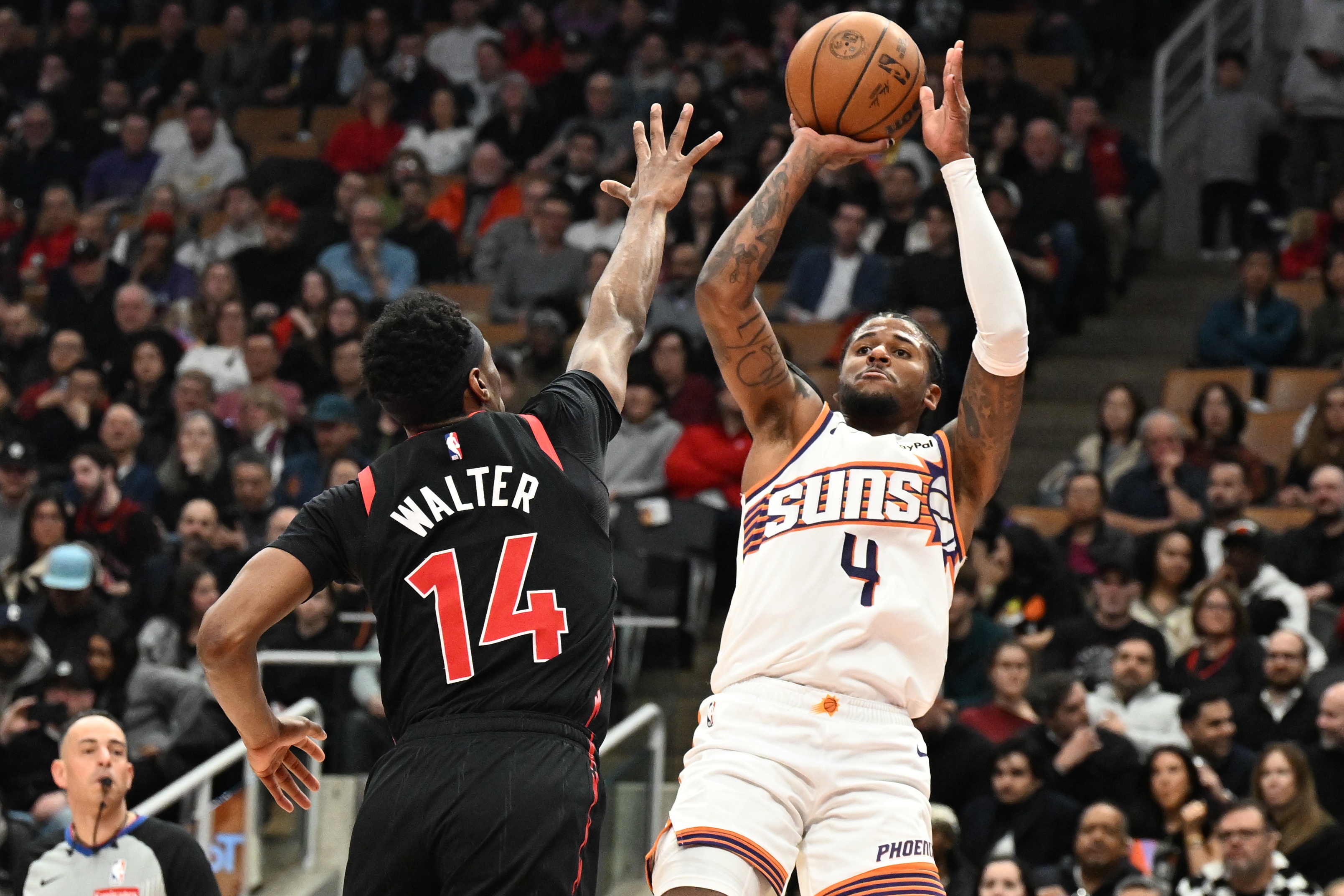 开云体育下载网页版-背靠背70分！杰伦·格林8记三分0罚球 高效空砍34+5+4